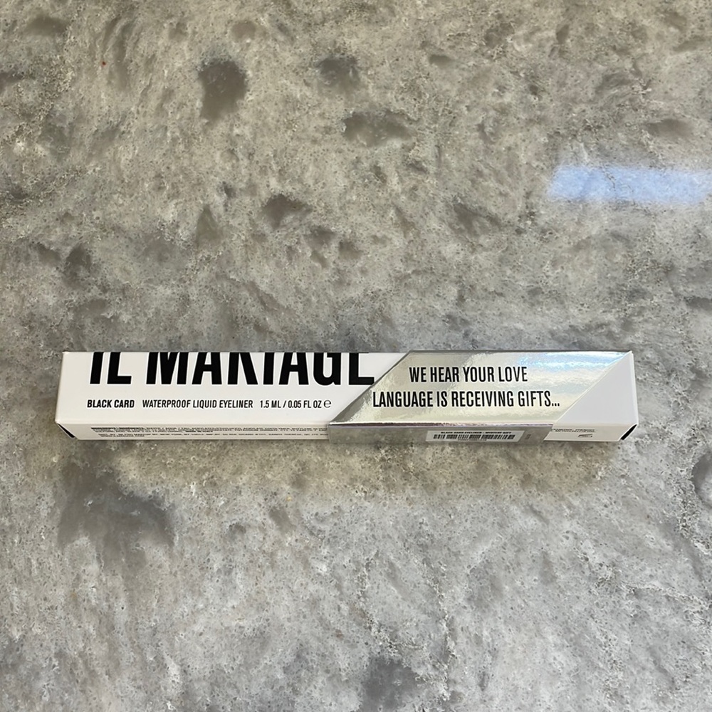 Il Makiage Black Card waterproof liquid eyeliner